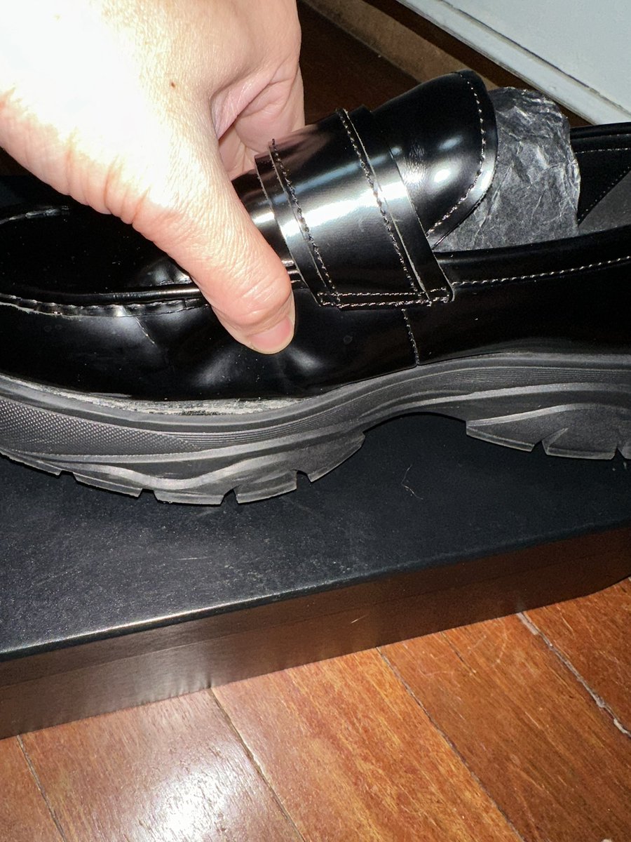 Cutids's tweet photo. @PedroShoes Bought this pair of shoes from your SM Megamall store and this happened after wearing them thrice. Tsk tsk. https://t.co/eGdCBkM6uU