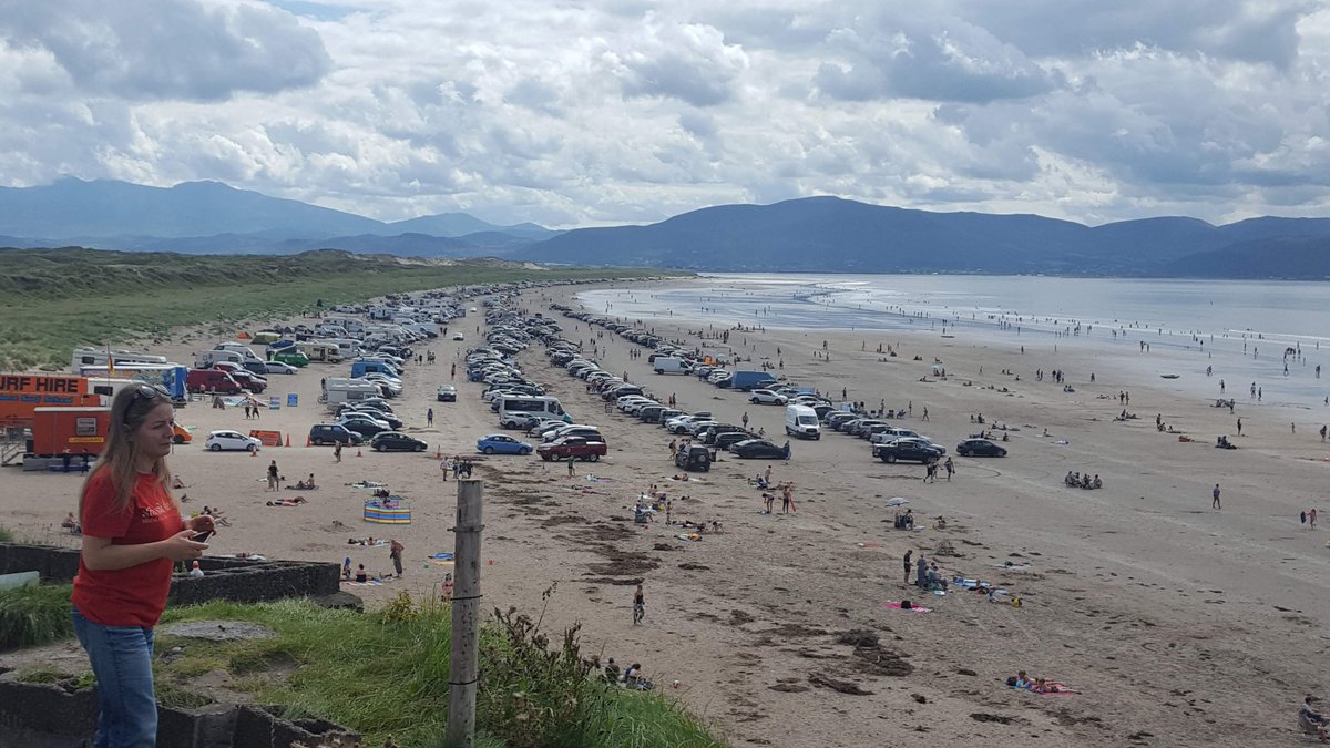 Blue_suede_lad's tweet photo. In #irlanda puoi entrare in spiaggia con l'auto, cosa impensabile per noi.

Questa è #inchbeach. https://t.co/pM4UzHuQzx