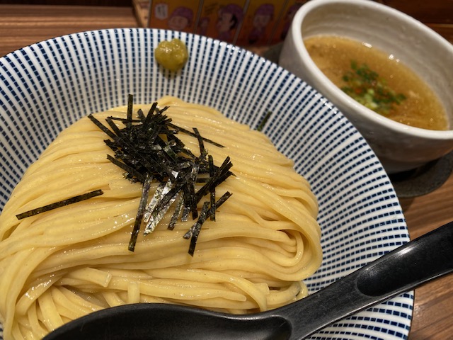 meroom's tweet photo. 年内残務をこなしながら(#塩つけ麺「#灯花」<#赤坂>&豚メインの #洋風居酒屋「#inton(#いんとん)」<#新宿>#ランチ&#日本酒 調達)
https://t.co/Ay0if4hPwk https://t.co/HK2m7zGYlf