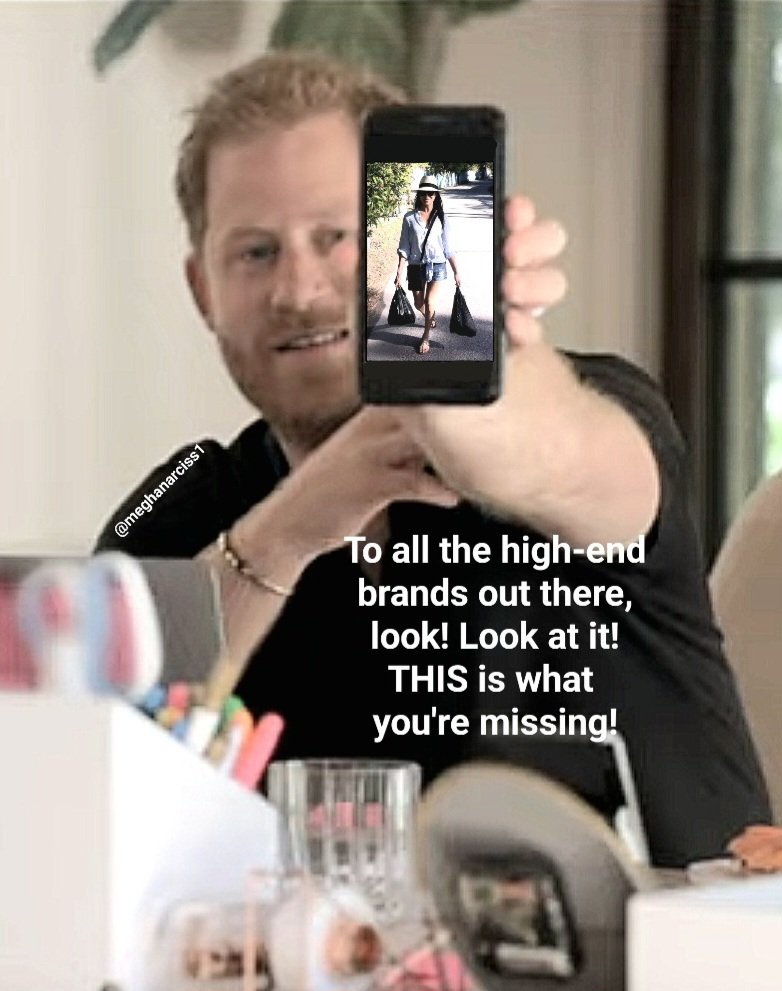 Meghanarciss1's tweet photo. #MeghanMarkle #LookAtIt #TrashCotoure #FashunIcon #NoDeals https://t.co/8xntfN1qmZ