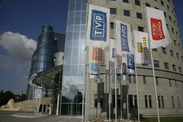 Smola_TT's tweet photo. #OnThisDay
4 lata temu TVP Sport przyznało, iż nie będzie transmitować wyścigów F1. Powodem był brak w stawce Roberta Kubicy po sezonie 2019. TVP pokazywało wyścigi od 45 minuty po starcie. Sublicencja była udzielona przez Grupę Polsat (Eleven Sports).
#Formula45
#F1PL https://t.co/P3mzR1nKiV