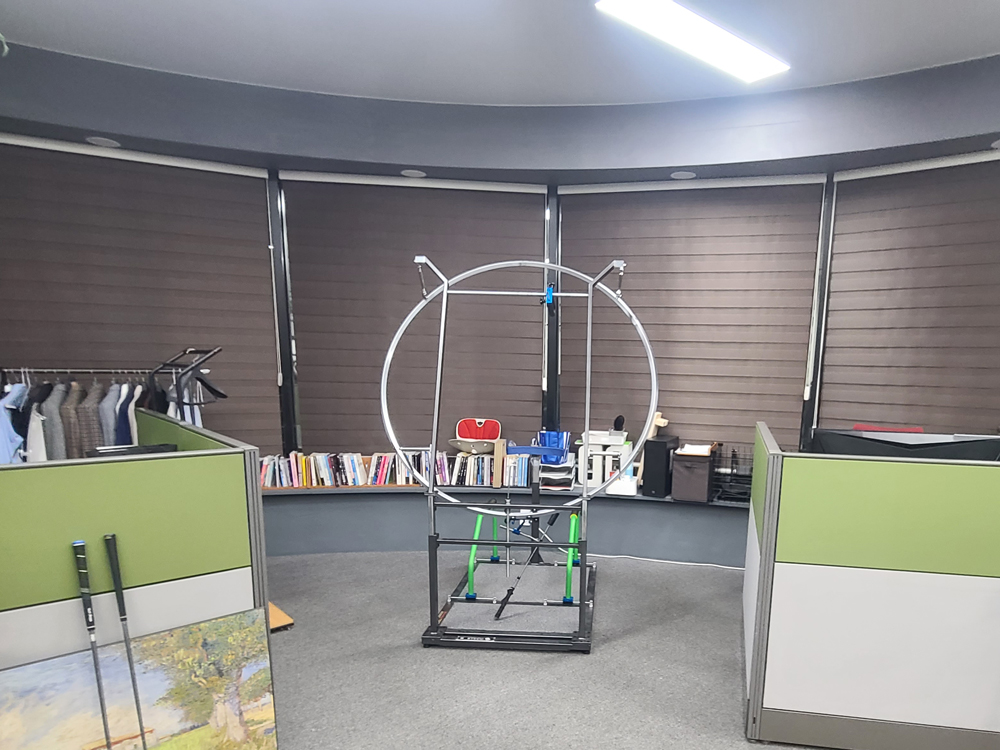 Proswing_Inc's tweet image. [ #스윙플레인2.0 ] 일반사무실에서 골프스윙궤도를 연습 합니다.
#드라이버스윙궤도 #아이언스윙궤도
proswing.kr
제품문의:1899-6637
#골프연습머신 전문제조 (주)프로스윙
#실내골프연습기계 #골프궤도교정기구 #골프자세교정기구 #드라이버연습 #아이언연습 #골프좌타연습기