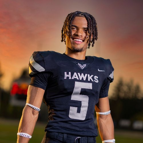 NickFarman55's tweet photo. #9 Uncommitted DB is..
@Dremiller81 

Textbook Safety at the next level 👏 Made the move over to @nelsonHawksFB from Gresham!

6’0 180✅ Great back pedal and planned vision 👏 Ability to make a play on the ball. Tracks the ball well in air. Ability to come up and make tackles💪🦅 https://t.co/3nlNIN1LOG