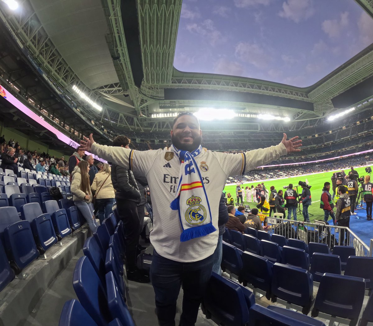RasChrist's tweet photo. 🤍 Gracias papá Dios por este 2️⃣0️⃣2️⃣3️⃣, donde me permitiste cumplir un sueño de niño, junto a mi compañera de vida 🤍 #HalaMadrid #RealMadridGranada @realmadrid https://t.co/hpL5oCbXe7