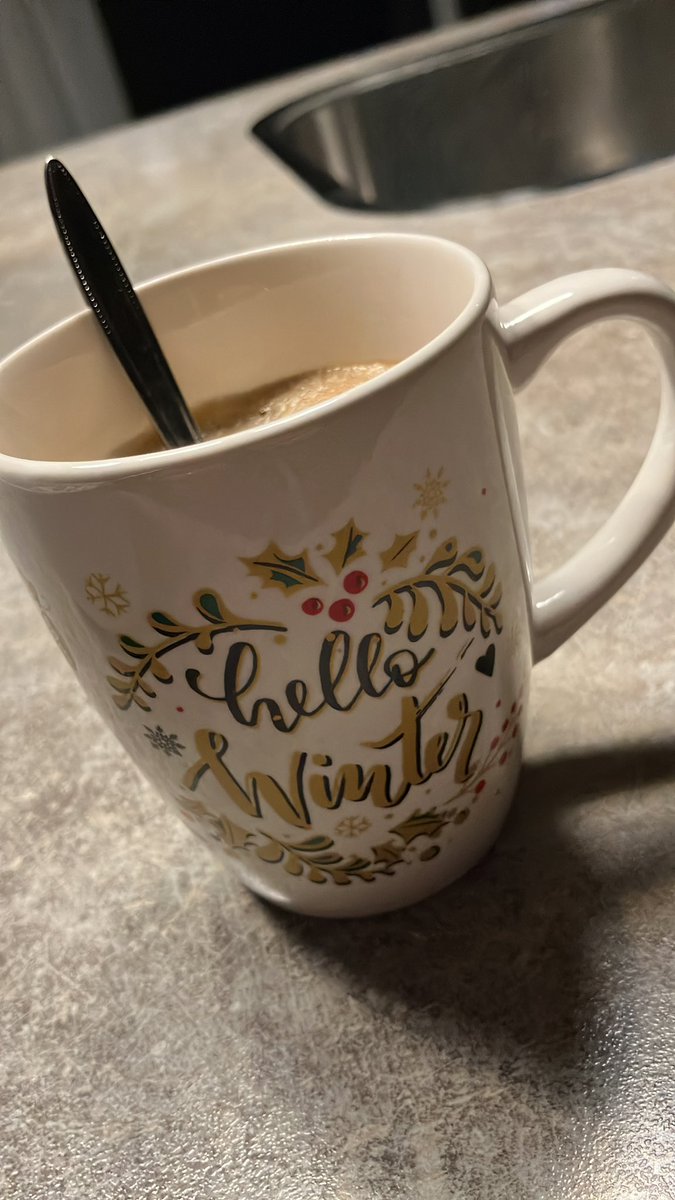 Het is vroeg op deze laatste zaterdag van het jaar. Eerst #koffie. Fijne dag gewenst. #LaatsteZaterdagVanHetJaar