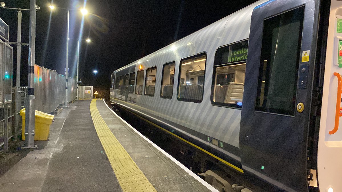 swtransport_'s tweet image. Morning once again.

Last trip of the year starts with 444040 so that's pretty nice, it will be taking me to London this morning