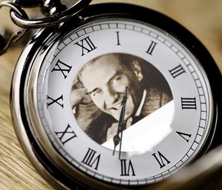 Türk Milleti' nin ruhunda, Türk bayrağı gibi dalgalanan, geçmiş ve gelecek asrın en büyük gerçeğini inşa eden, tüm insanlığın ortak paydası olan Türk'ün atası, ulu önderimiz Mareşal Gazi Mustafa Kemal Atatürk maçı 100-0 kazandı.
#KırmızıÇizgimizATATÜRK