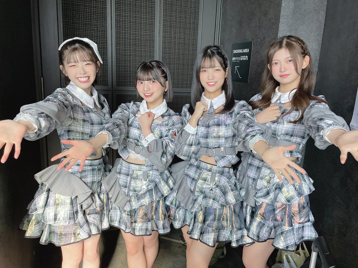 Moooveworld's tweet image. リモートチェキを明後日20:00販売🎍
　　　　　　　　　　　　　　━━━╋

2024年はじめてのリモチェキ🌈
1/2「謹賀新年！アイドル初夢ライブ supported by @ JAM」
1/4「アイドル甲子園 」

イベント名、日付、サインを入れてお届け🫧
Ⓜ️1/2 mooove.official.ec/items/81736289
Ⓜ️1/4 mooove.official.ec/items/81736327