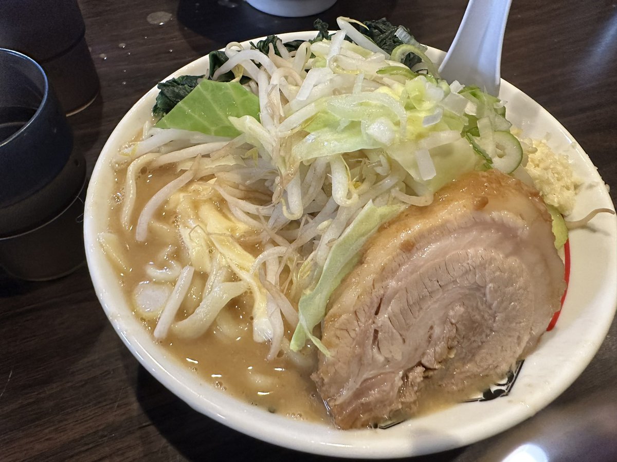 2023年ちばから食べ納めしてきました！
久しぶりの長い並びからの一杯はとても美味しかったです。
ミニラーメンチーズレン草トッピング
#ちばから