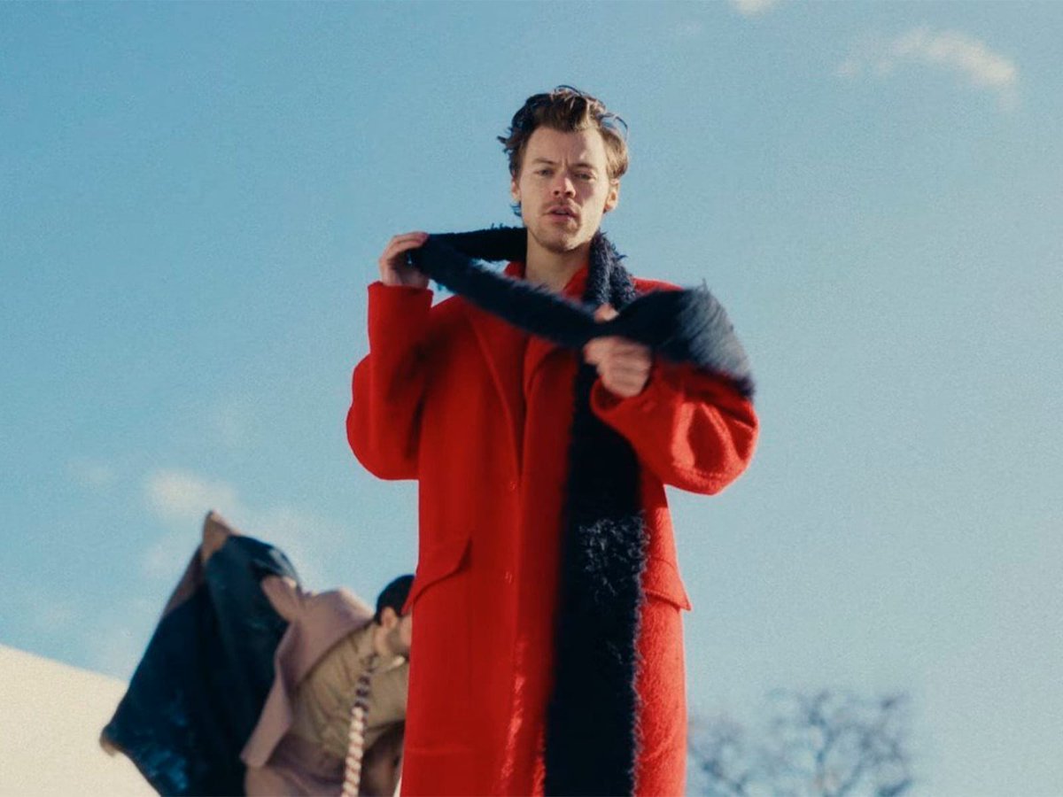 Enduring king Harry Styles (@Harry_Styles) secures one of 2023's Official biggest singles with #AsItWas ♥ See where Harry's landed in the full Top 40 list here: officialcharts.com/chart-news/the… #HarryStyles #HarrysHouse