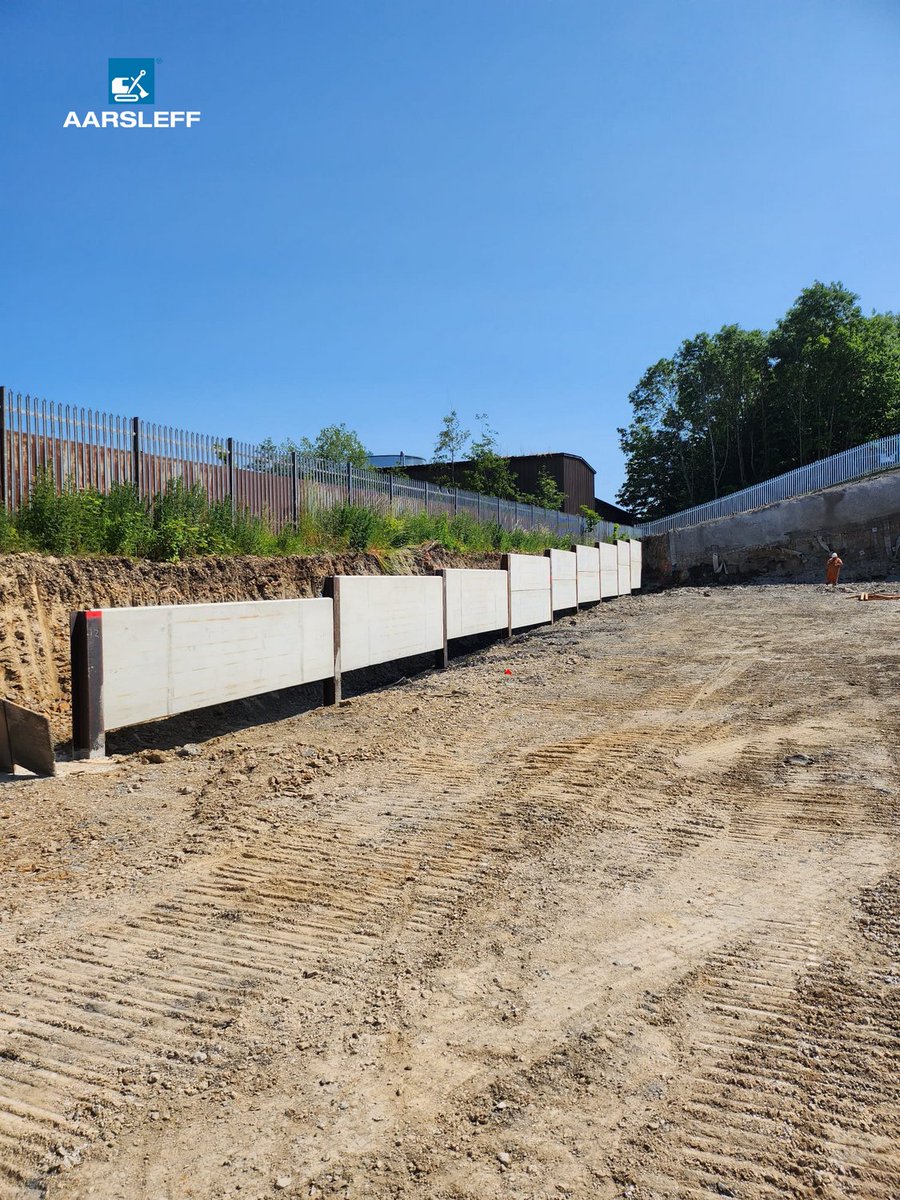 Aarsleff crafted a 200m soil nailed slope &amp; 40m king post wall for a new Chesterfield cold storage warehouse. The challenging design &amp; logistics make it a keystone project, among our largest soil nailing endeavours. 

#aarsleff #stepintotheblue  #operationalexcellence
