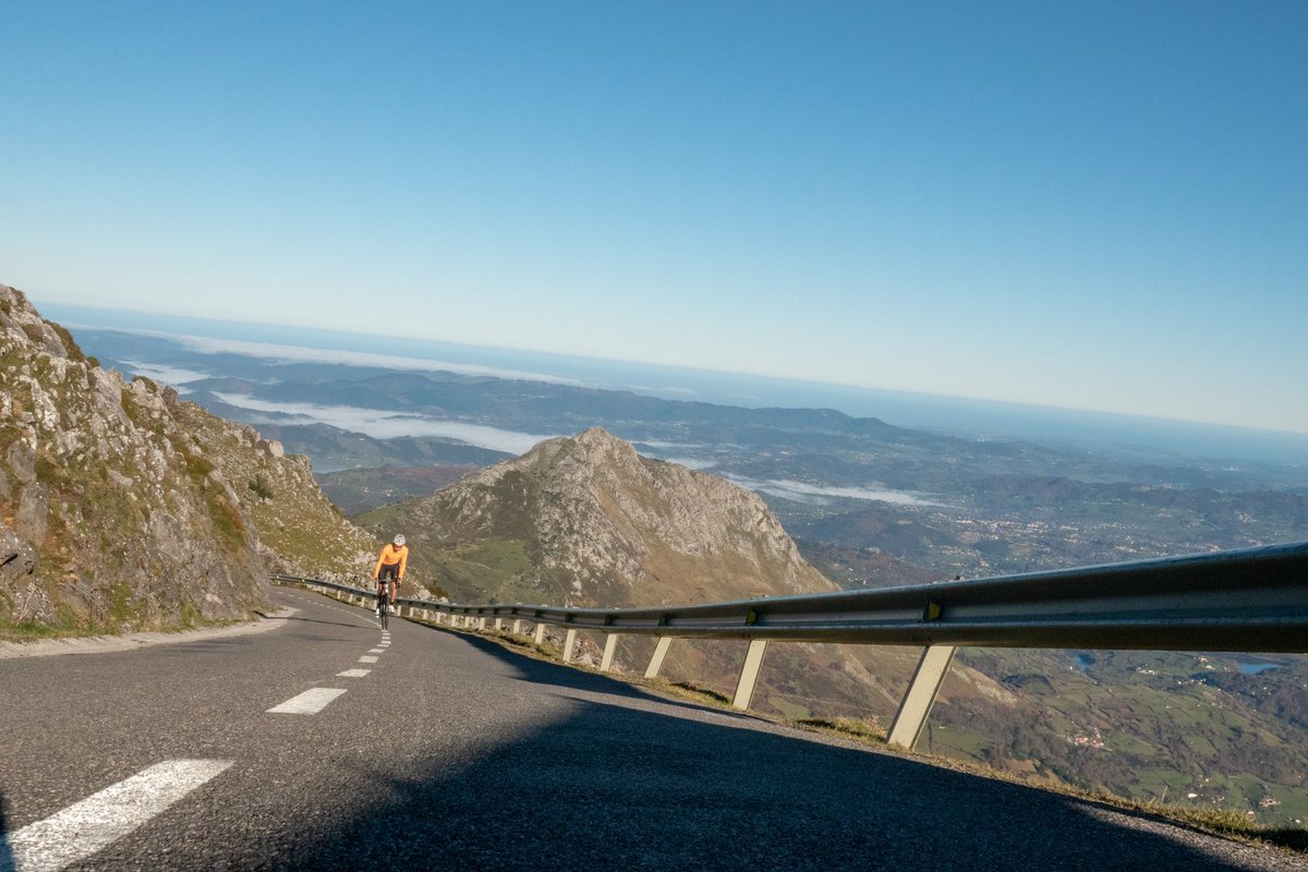 AsturCycling's tweet photo. Route 3 - The King Angliru
#angliru #riosa #aramo #travel #tourism #cyclingtours #fromwhereweride #cyclingexperience #holidays #asturcycling #roadslikethese #roadcycling #outdoors #cyclinglife #cycling #cyclingtravel #vacation #cyclingshots #cyclingphotos #nature 🌍: Angliru https://t.co/916214Xjyt