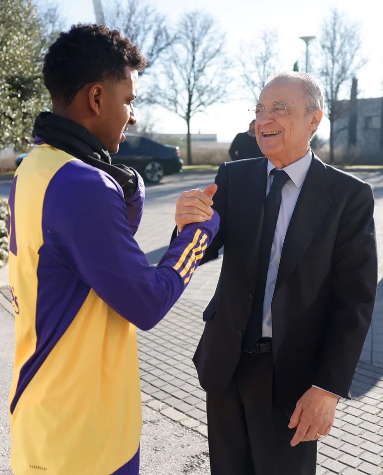 Madridismoreal's tweet photo. Rodrygo y Florentino Perez 🤍 https://t.co/UMv5wNkEuw