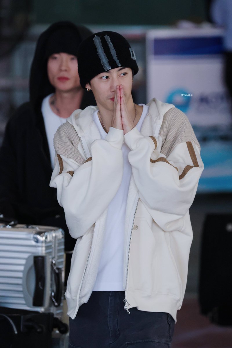 FWanit's tweet photo. สวัสดีครับประเทศไทย 🇹🇭💕
#ICONSIAMxMarkTuan
#WelcomeMarkTuanToThailand #ICONSIAMxMarkTuan #MarkTuan #段宜恩 @marktuan https://t.co/jL6kMn0zpp