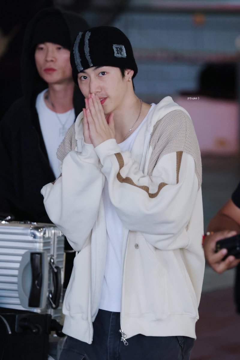 FWanit's tweet photo. สวัสดีครับประเทศไทย 🇹🇭💕
#ICONSIAMxMarkTuan
#WelcomeMarkTuanToThailand #ICONSIAMxMarkTuan #MarkTuan #段宜恩 @marktuan https://t.co/jL6kMn0zpp