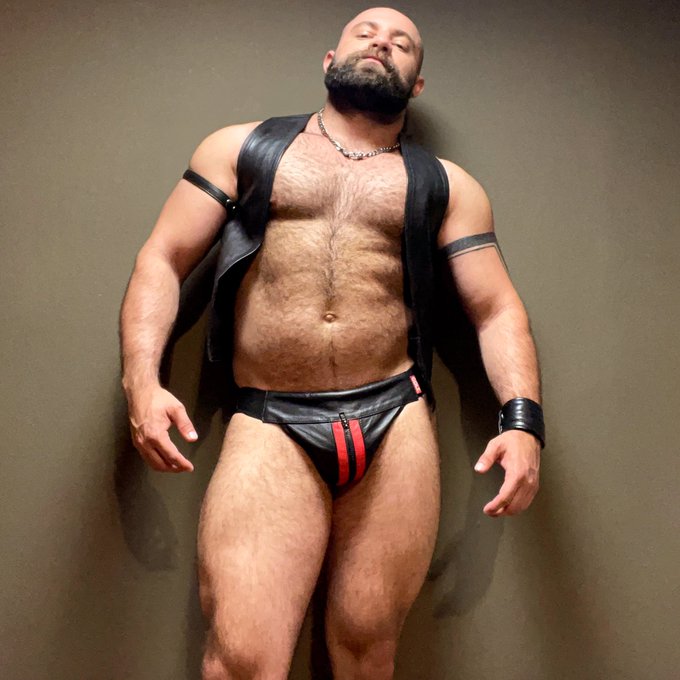 Watch Nik's leaked NSFW photo on TwXstars