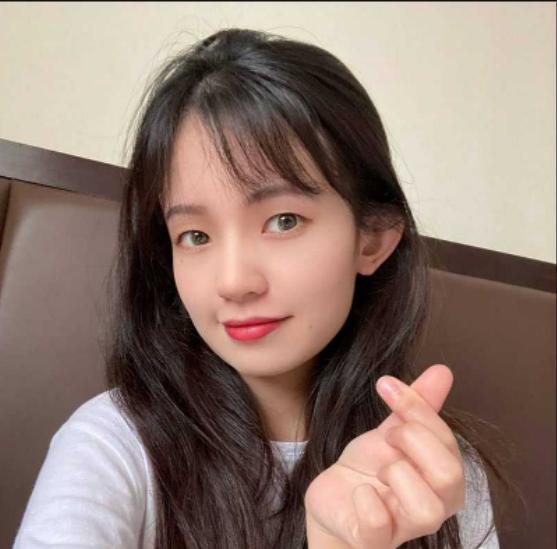 Jacquel90771885's tweet photo. 来自瓜友分享文件：御姐女神 Vita COS圣诞小麋鹿 小PP紧实又挺翘 极品无毛蜜桃 骑乘无毛大雕上 视觉感超强！视频链接：?? https://t.co/L4smYa7F2U https://t.co/ZMFpo39cs2