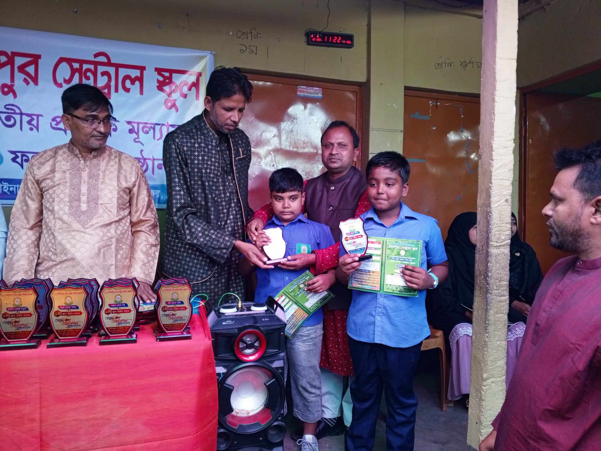 রতনপুর সেন্ট্রাল স্কুলের ফল প্রকাশ: পুরস্কার বিতরণ