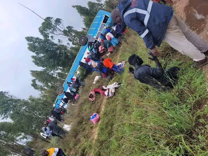 Mwayera Bus Service on 29-12-23 involved in an accident.
18 were injured and rushed to Chivhu Hospital.We stand in solidarity with them &amp; appreciate health staff for the emergency medical care.
We caution bus operators against rushing for  clients to make many trips <a href="/InfoMinZW/">Ministry of Information, Publicity & Broadcasting</a>