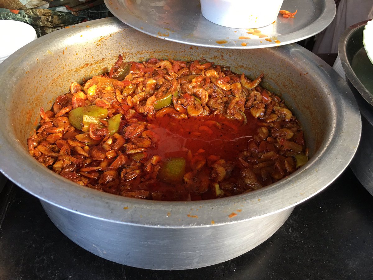 dhavalkulkarni's tweet photo. The #Kolis are the original #Mumbaikars, yet #Koli food is not widely available in #Mumbai. However, this stall outside a church at M G Road in Goregaon (W), Motilal Nagar no 2 is THE place to go to if you want to taste original Koli food. This was my best food find of the year.
#Mumbai #Food #eatingout #food #Marathi #Maharashtrian #MarathiFood #MaharashtrianFood #eatingout #khaugiri #MumbaiFood #seafood