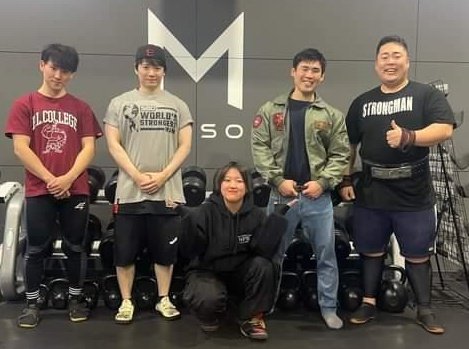 yutaro55555's tweet image. MUSO遠征してきました！

ベンチわや強い大道さんたち
@D41893177、@mochaaaa_57kg
に偶然遭遇しました！
写真も撮ってもらい光栄です！

デッドは5kgだけ更新しました！
なんでもあって全く待たずに使えるMUSOジムは最強ですね！！！

#MUSO
@MUSO_GYM