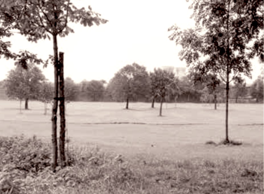 The likely site of the battle of Wakefield Fought #OTD in 1460, taken from opposite the memorial commemorating where Richard Duke ofYork was slain (previously marked by three ancient willow trees according to Daniel Defoe c. 1660-1731).