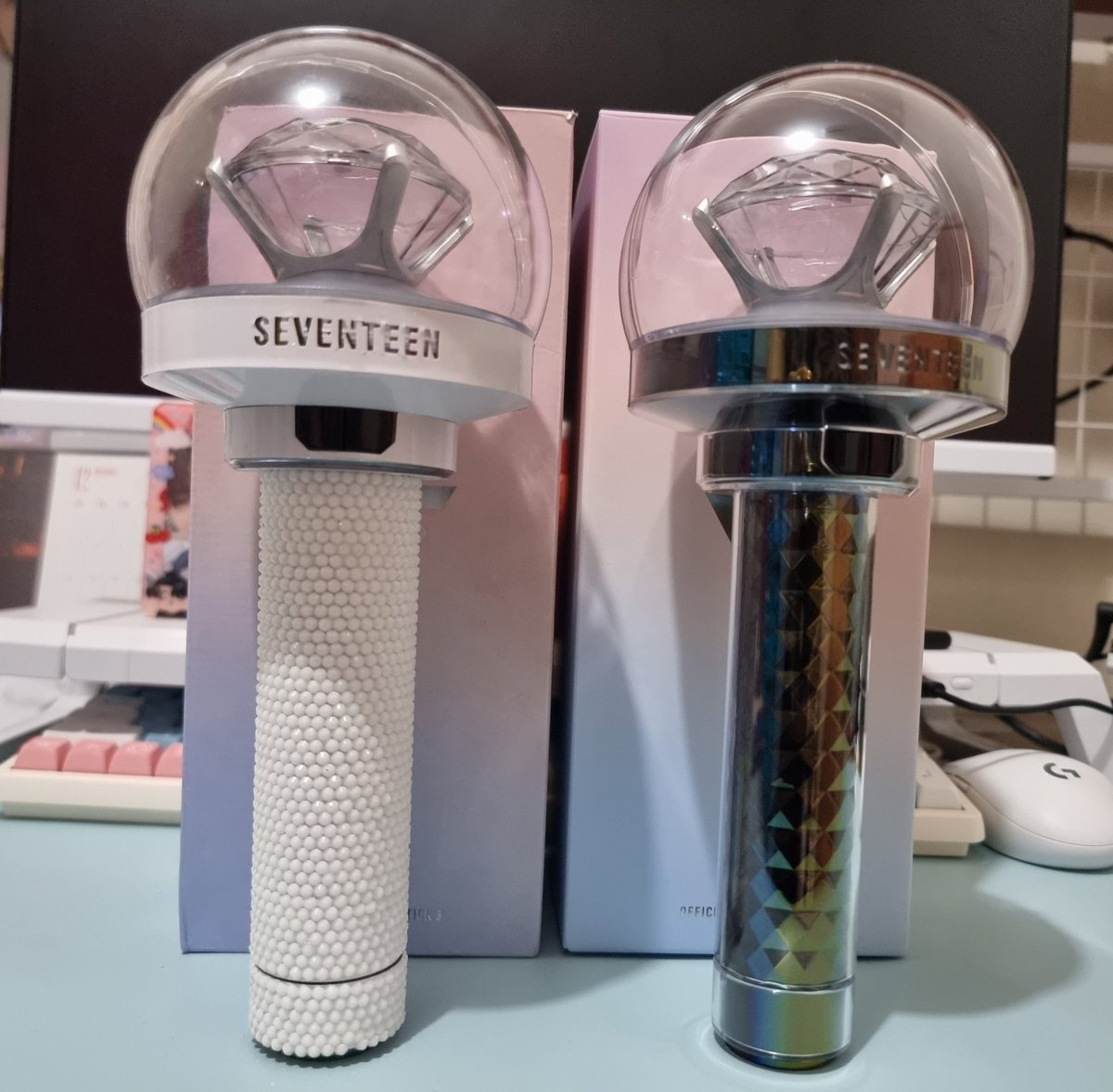 lovecherrycheol's tweet photo. Hi filo carats!! 👋 CBV3 Giveaway! Will announce mechanics later! 

P.S I customed one cause I had this unused white rhinestones (this is inspired by vocal team's microphones) https://t.co/vG39eo14sY