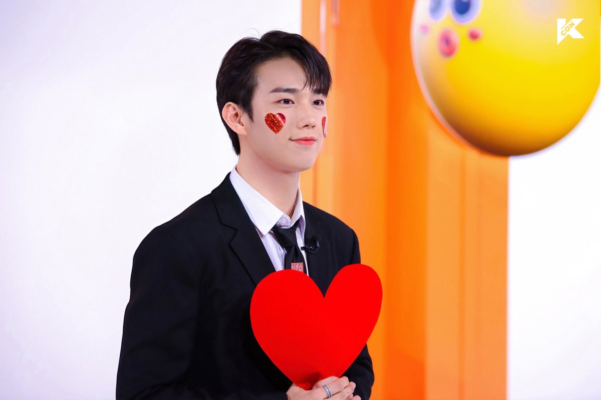 taksarang03's tweet photo. @KCON_official 2023년 초에 태국에서 피원하모니를 볼 수 있어서 너무 행복했어요🐶🩷 피원하모니의 해외 무대를 볼 기회가 없어서 태국에 와주셔서 감사합니다🩷 락나캅!🩷

#KCON_MmryBx #KCON
#P1harmony #피원하모니 https://t.co/dmwwRzG7D3