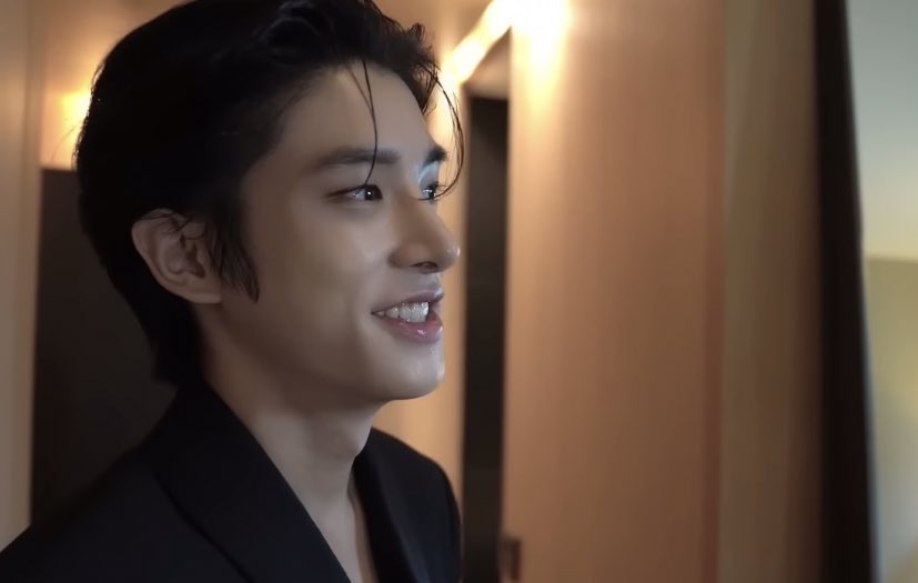 sjydaiIy's tweet photo. he’s so fine #enhypen_jake https://t.co/UbH1YCm0pd