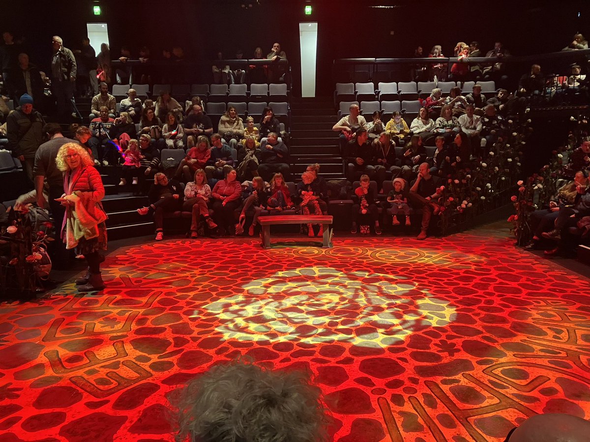 SHughesCasting's tweet photo. Great to catch @amycdrake @AnnieKirkman @Ollie_Mawdsley @kiaranicpillai @_CharlieRyan_ in the fantastic Beauty and the Beast @thesjt just before Xmas - wonderful high-energy fun. https://t.co/vclKE7hJSo