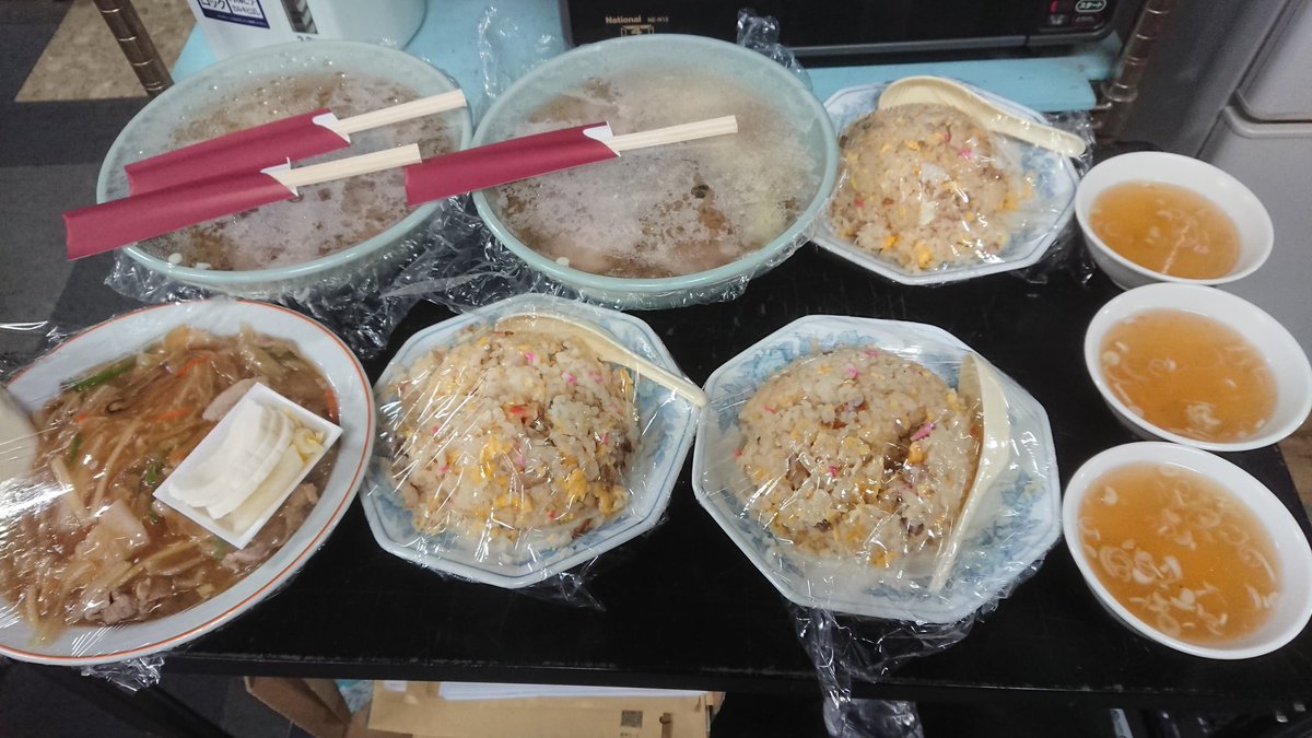 kaneshuuchida's tweet photo. 会社の年末は「年越しそば」ではなく「年越し中華」なのです☺️

仕事の合間に皆で食べます💃

#金周内田 #葬儀 #葬儀社 #葬式 #お葬式 #花祭壇 #東武練馬区民ホール #家族葬 #１日葬 #１日家族葬 #練馬区 #北町 #町中華 #幸楽 https://t.co/MHLEnWpXYi