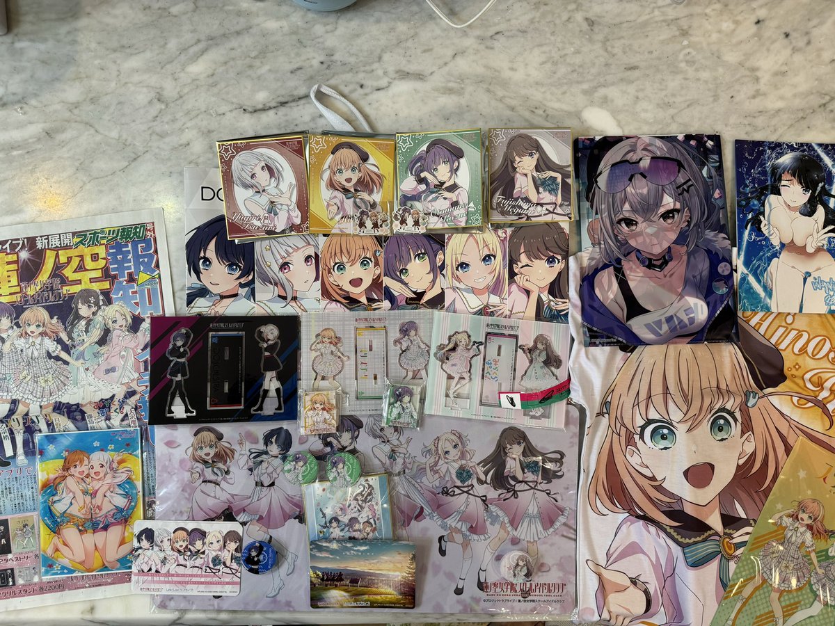 「帰宅しました  そして‥本日のc103の戦果!!!  大!大!大勝利であります!」|しとろんのイラスト