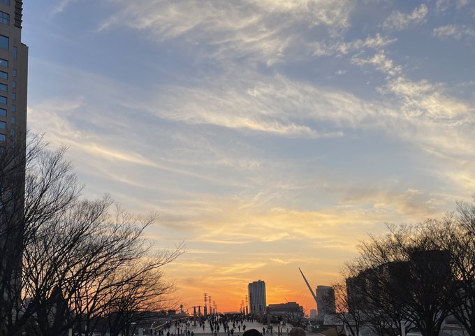 「都市 曇天」のTwitter画像/イラスト(新着)