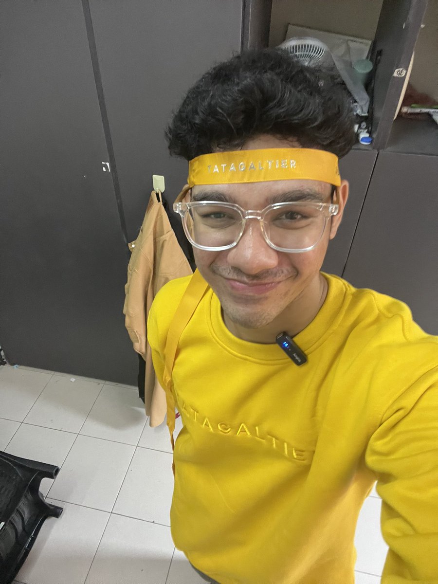 Megatshfiq's tweet image. HAHAHHAHA finally got my #timothee 

kain dia sumpah lembut kat dalam ! ni kalau pakai kat tempat sejuk auto tertido 😴

XL saiz pon okay pakai takdela baggy mana. thank you @ayeitszhi @sunflwrsuu as references pilih saiz HAHHAHAHAHAHAH

VIDEO UNBOXING OTW!