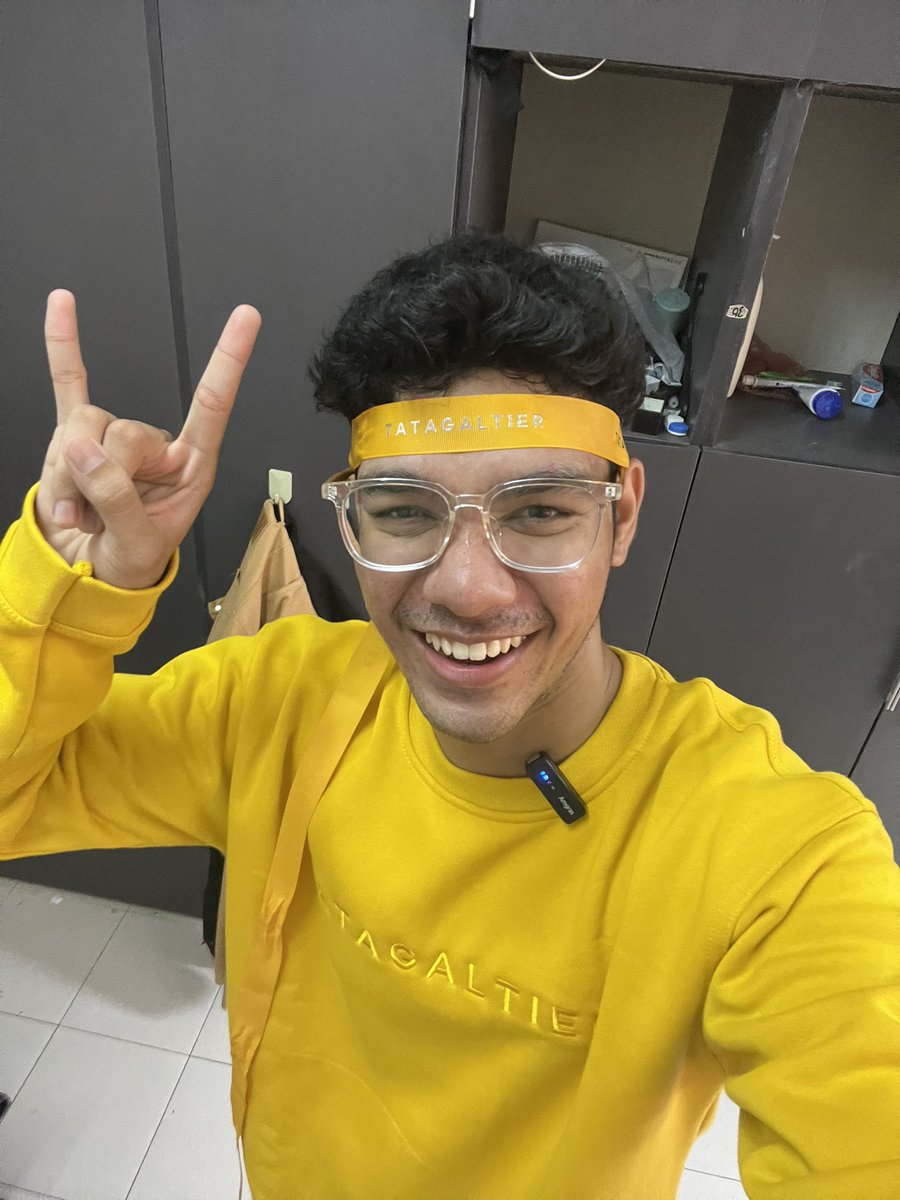 Megatshfiq's tweet image. HAHAHHAHA finally got my #timothee 

kain dia sumpah lembut kat dalam ! ni kalau pakai kat tempat sejuk auto tertido 😴

XL saiz pon okay pakai takdela baggy mana. thank you @ayeitszhi @sunflwrsuu as references pilih saiz HAHHAHAHAHAHAH

VIDEO UNBOXING OTW!