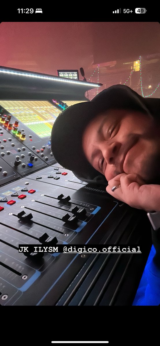 NotTheLightGuy tweet media