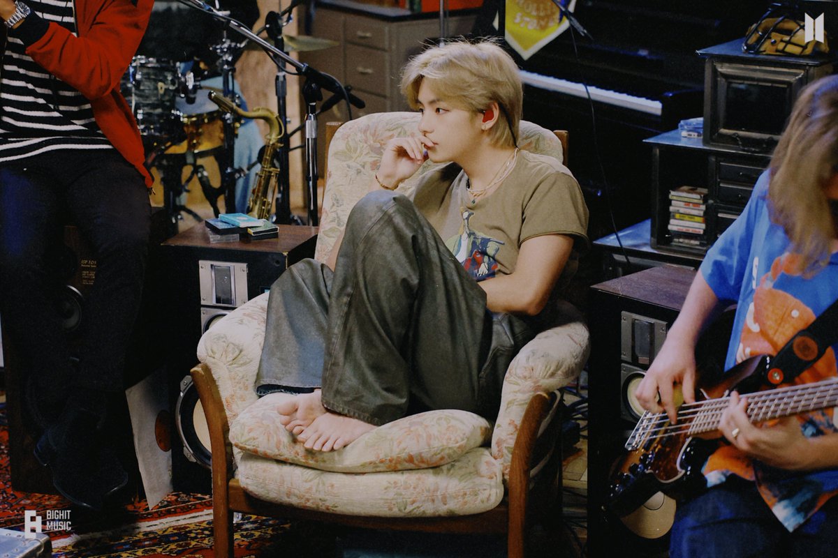 happy birthday taehyung 🤍 

#HAPPYVDAY #HappyBirthdayTaehyung
#OurWinterTreasureV #WillVWhereverUR