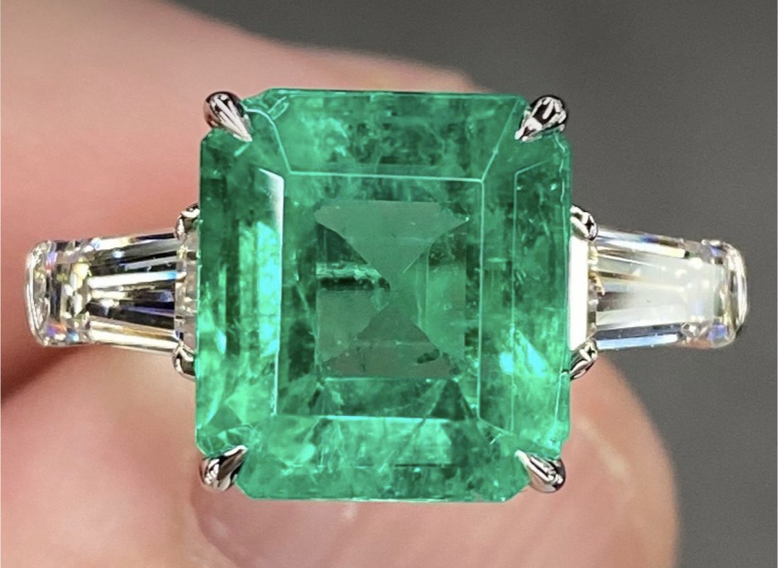 GemstoneSe65223's tweet photo. Natural Emerald Green Rings Gems💚
Design the ring as per your choice,This means you can get jewellery making and jewellery designed as per your choice.
DM For More Info and about it.
#Изумруд #Usa #sterlingsilverjewelry #shoponline #Ringsmaking #weddingring #Royalring #NewYear https://t.co/5xubkKiwyS