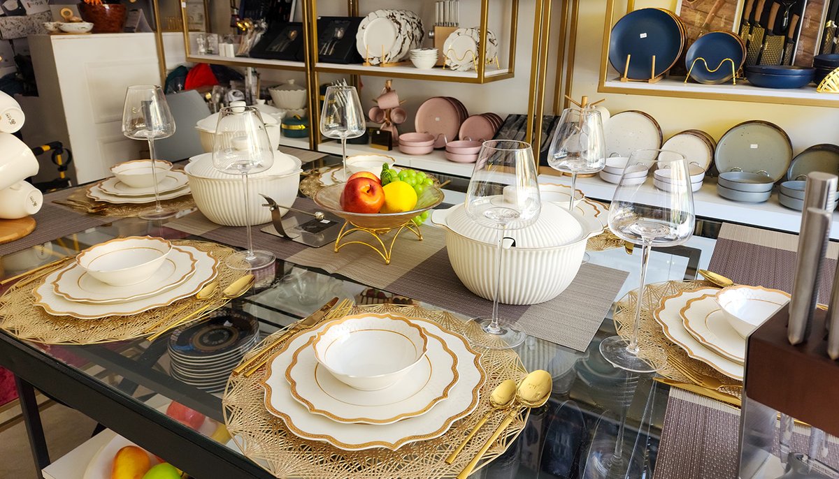 ✨ Dinner Party Ready? 

🍽 Grab yourself this premium fine bone china 18pc Dinner Set at a special price of Ksh. 10,700 per set! 

✅ 6x - 11' dinner plates
✅ 6x - 8.5' side plates
✅ 6x - 5' dessert bowls

🛍✨ DM to order. Limited stock.
#FineDiningAtHome #NewYearSale #Dinner