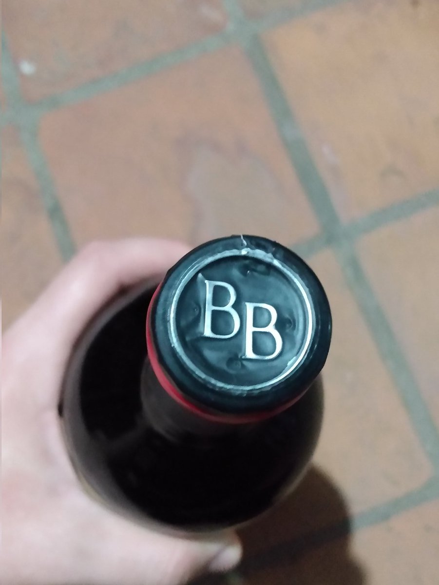 fefodemo's tweet photo. Mientras vos te me haces la difícil, el vino me dice bebé https://t.co/v9D7RQgS6K