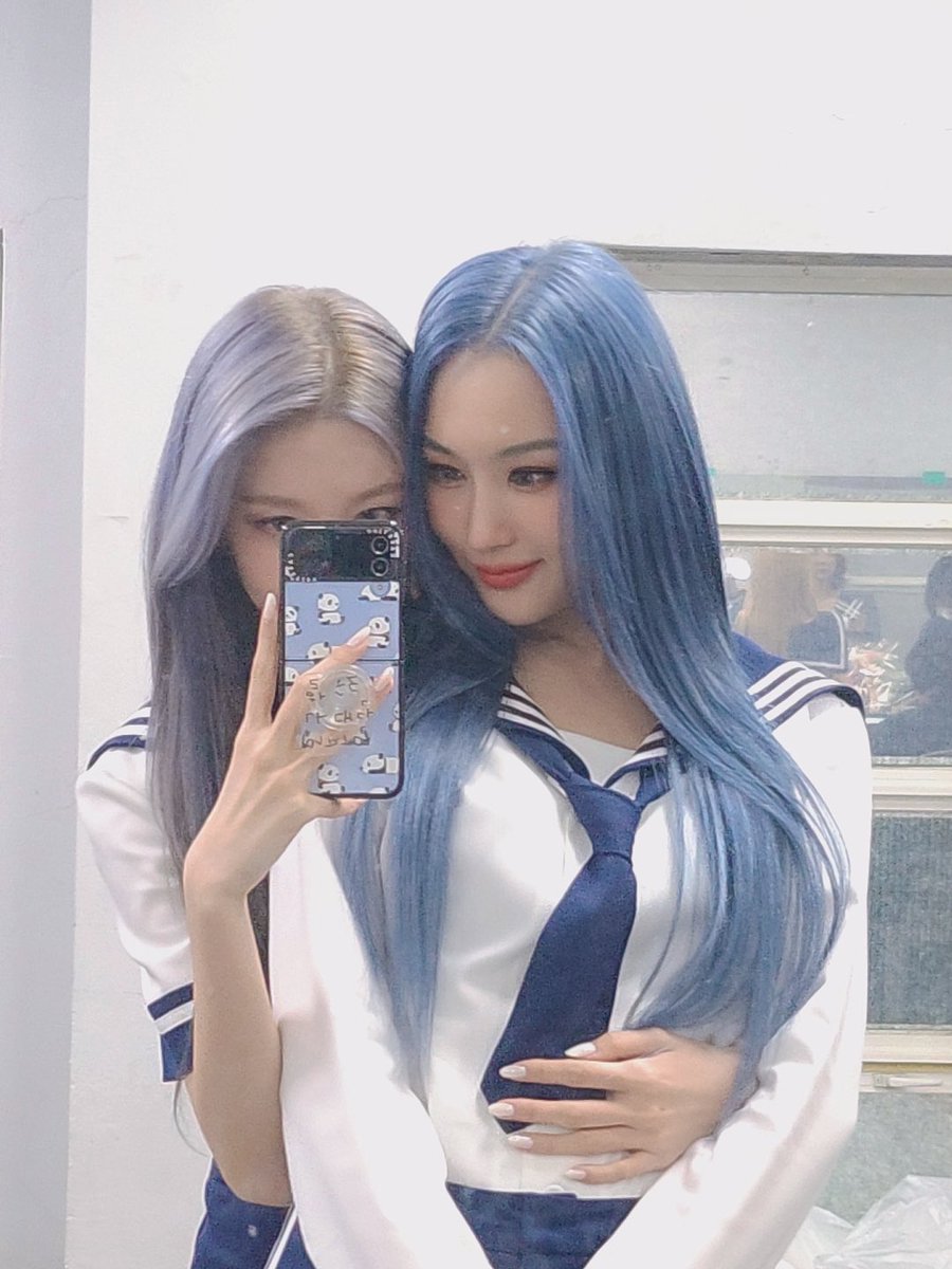 singbinfeed's tweet photo. Hey, thought I'd just drop these again
I just love these photos 😞😞
I never got over them 

#SIYEON #시연 #DAMI #다미 https://t.co/CIfcfuJfI0