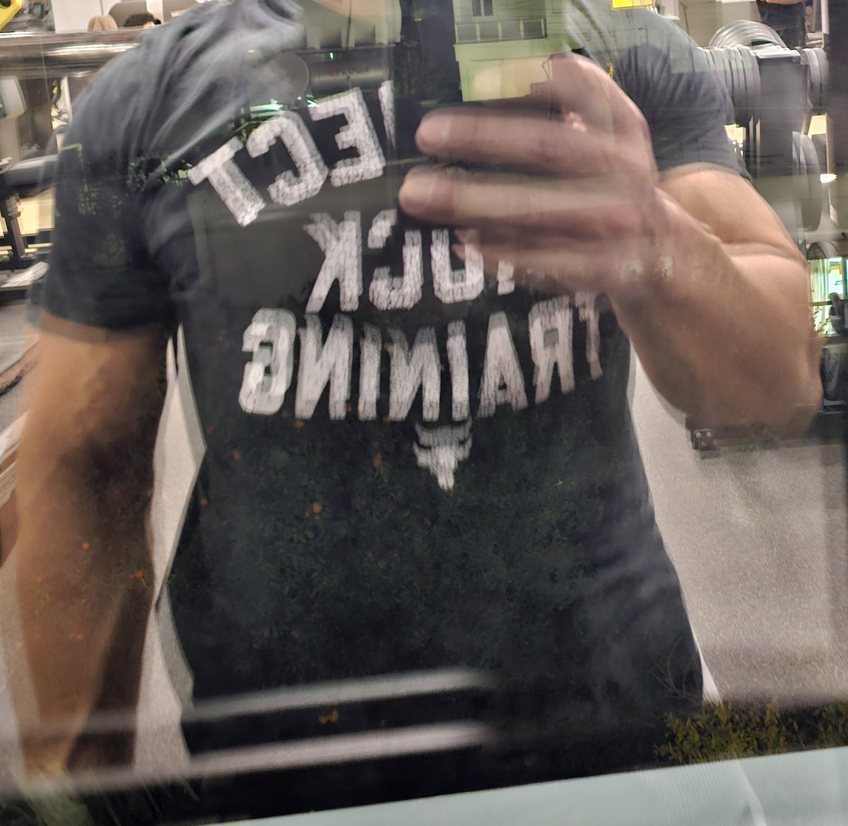 pantangelides's tweet image. Unlike photos that can be out of focus, stay sharp in pursuit of your goals. 2024 is loading so our resolutions😃  #trainingmotivation