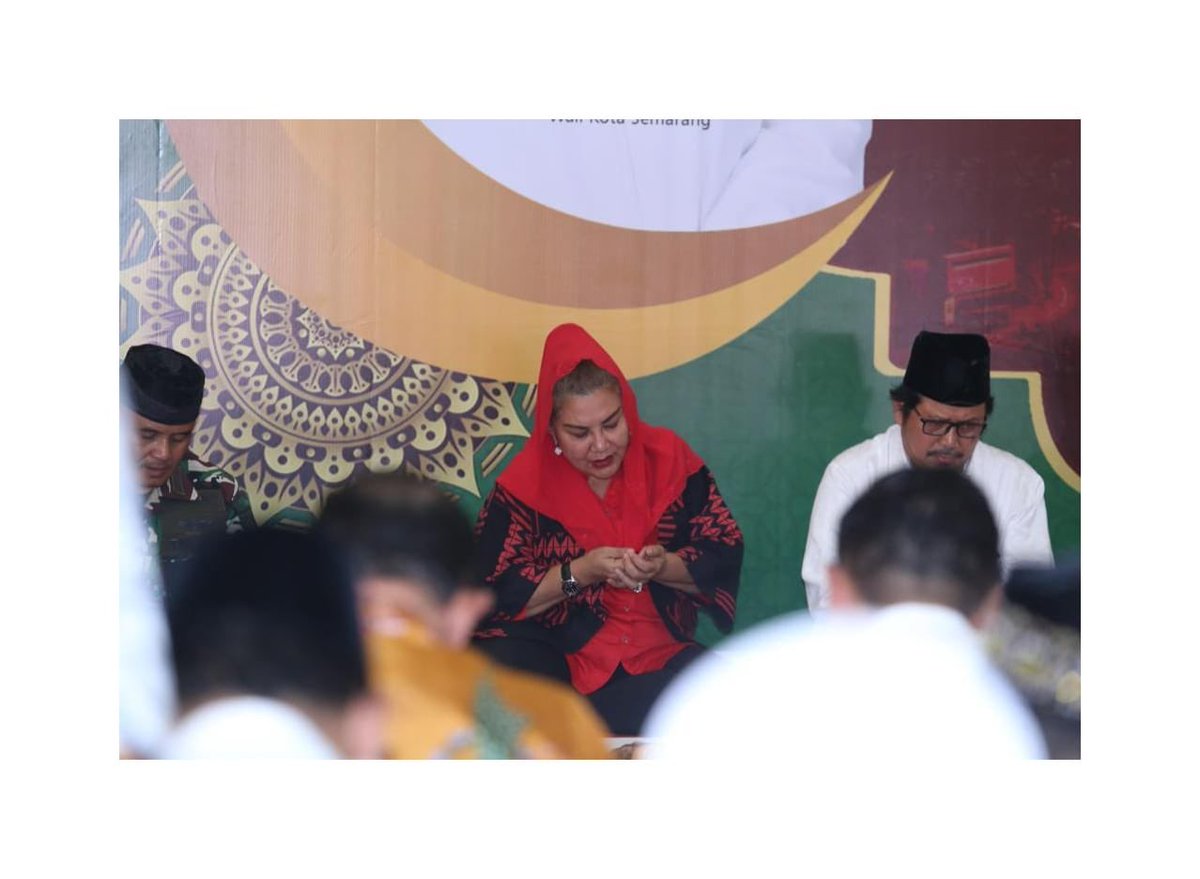 Sebagai rasa syukur dari kami keluarga besar Pemerintah Kota Semarang bersama para kyai, tokoh masyarakat dan seluruh lapisan melaksanakan do’a bersama agar Kota Semarang selalu dalam lindungan Allah SWT dijauhkan dari segala macam bala’, musibah dan bahaya. Aamiin YRA 🤲🏻🤲🏻