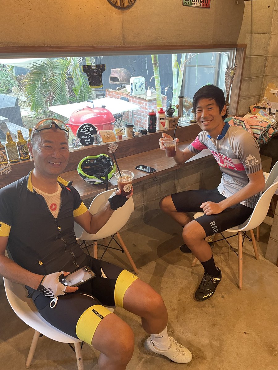 Cafe_FSHIDO's tweet photo. 編集長親子！いらっしゃいませー！
基本お店は1/6まで閉めていますが、誰かしらいれば、コーヒーくらいなら出せますので、お声掛けくださいませ。 https://t.co/KCH3vGC4Mo