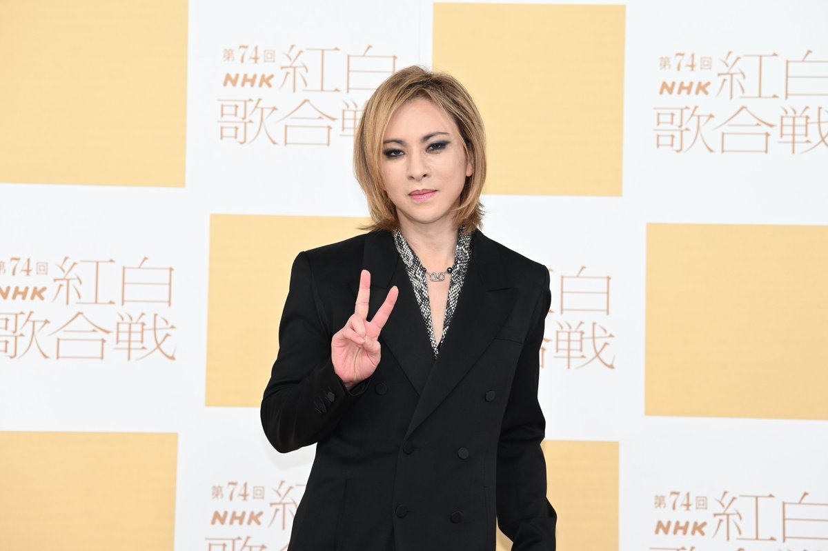 oricon's tweet photo. 【紅白リハ】YOSHIKI、曲目は「ENDLESS RAIN」「Rusty Nail」（写真 全2枚）
https://t.co/YH59IJx3No

#YOSHIKI #NHK #紅白歌合戦 #NHK紅白 #紅白歌合戦2023 @YoshikiOfficial https://t.co/dZtUGnbIh6