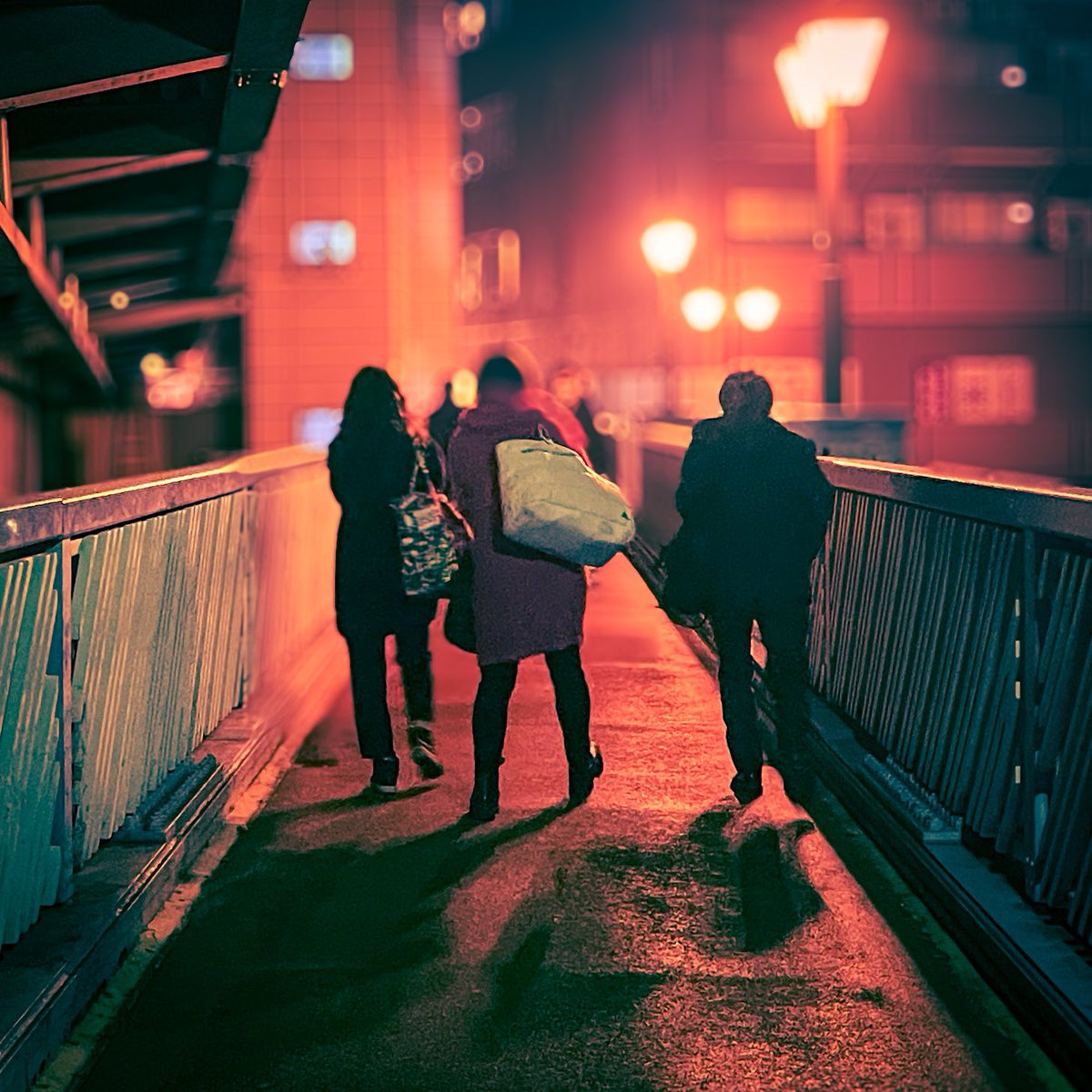 sl_satoshi's tweet image. 師走の秋葉原。
家路に向かう人たち。
@Lightroom モバイル版
#adobecommunityexperts 
#秋葉原 #tokyo