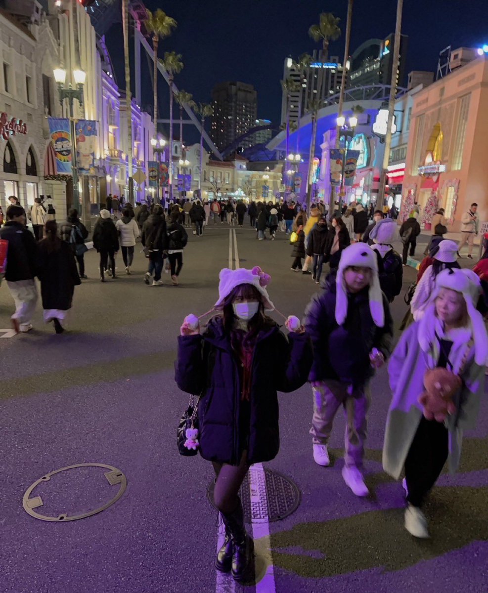 R1azx's tweet photo. Xmasの日にユニバ楽しんできました🙌🏻✨
キティちゃん可愛かった💗=^・◦・🎀^= https://t.co/JFPxhgZTKZ