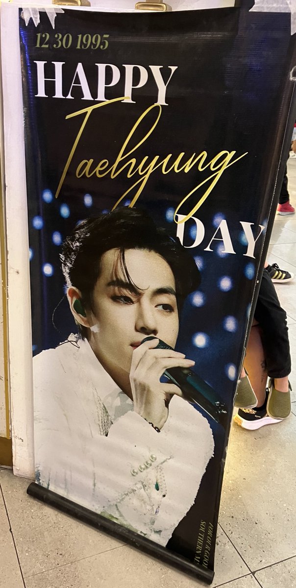 reivotae's tweet photo. #HappyTaehyungDay 💖

Dropped by 19° at MOA today for @MidnightBTSPH &amp; @southernbts' #LaVestBelle cansleeve birthday event for my love, Taehyungie~✨

Thank you so much for organizing this event!! 💜🫡 

Happy birthday, Taehyungie 🎂🥳

#LifeisVeautiful
#SouthernBTSEvents https://t.co/fwUwuWZRbS