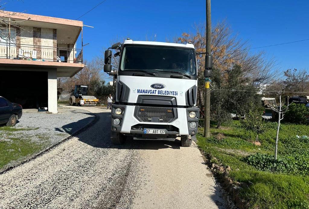 PERAKENDE MAHALLESİ ASFALT ÇALIŞMASI Manavgat Belediyesi Fen İşleri Müdürlüğümüz mahallelerimizde asfalt, yol bakım ve onarım çalışmalarını sürdürüyor. Ekiplerimiz Mahallemizde asfaltlama çalışmalarına başladı. #ManavgatBelediyesiÇalışıyor