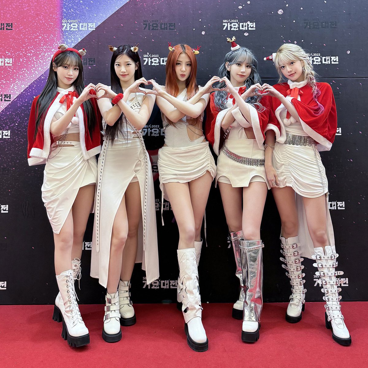 Sserafimers's tweet image. 🚨LE SSERAFIM members rank for the most followed K-Pop Female artist on Instagram in the last 24 hours‼️

1. Sakura 
11. Chaewon
12. LE SSERAFIM
13. Yunjin
19. Kazuha
26. Eunchae

©️: kpopradar
#LE_SSERAFIM #르세라핌